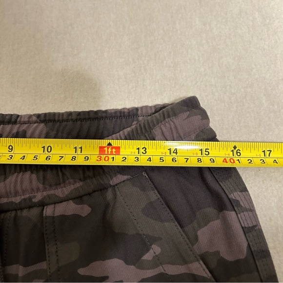 Athleta Camo Farallon Jogger Black Olive Size 8 - Picture 8 of 10